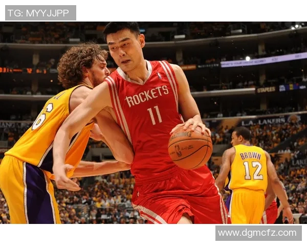 姚明在篮球历史上的地位与影响力究竟有多强大