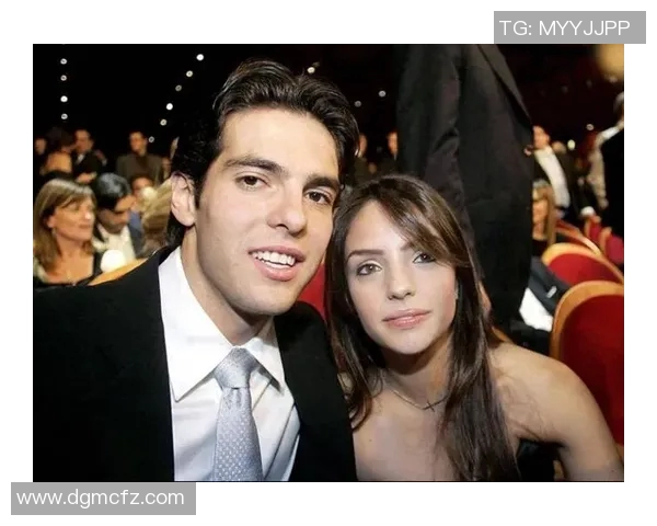 日本美女倾心足球明星的浪漫爱情故事与激情瞬间 日本美女倾心足球明星的浪漫爱情故事与激情瞬间