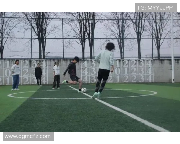 从小放养的足球明星如何在绿茵场上绽放光彩与梦想 从小放养的足球明星如何在绿茵场上绽放光彩与梦想