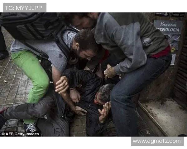 足球明星如何在赛场外引发国家间的紧张关系与战争冲突